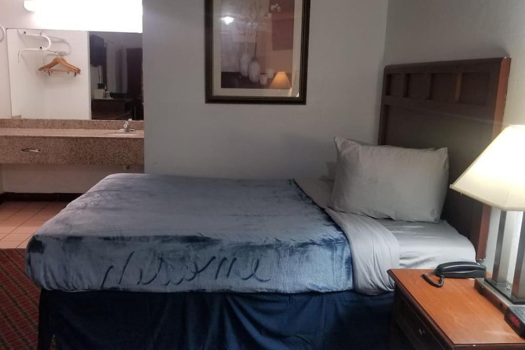 Hotel King Bed Hotel Room 114 Booking Stillwater Kültér fotó